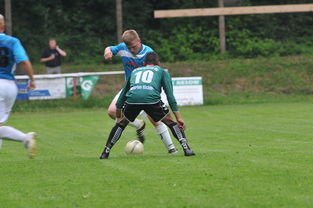 亚洲杯八强战对决在即！莱比锡演练定位球，曼城密集防守应对